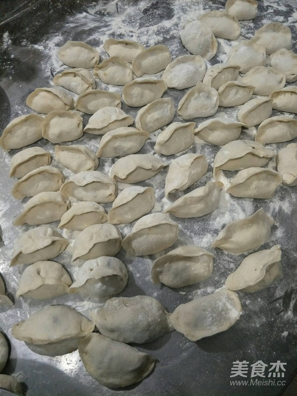香菇猪肉馅饺子的做法步骤:7