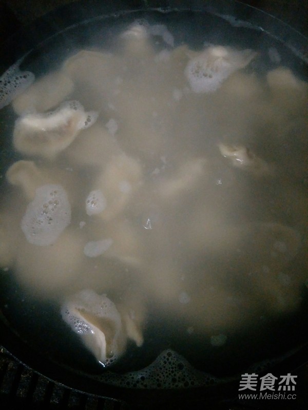 香菇猪肉馅饺子的做法步骤:8
