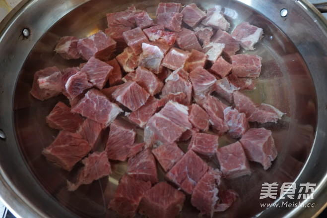 香辣牛肉面的做法步骤：2