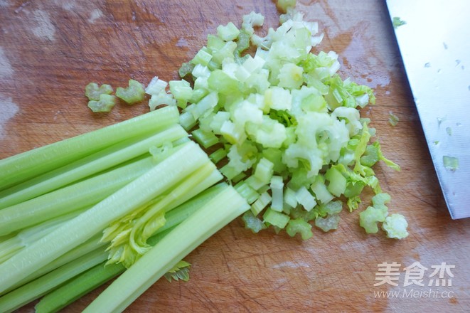 蔬菜虾肉饼的做法步骤：2