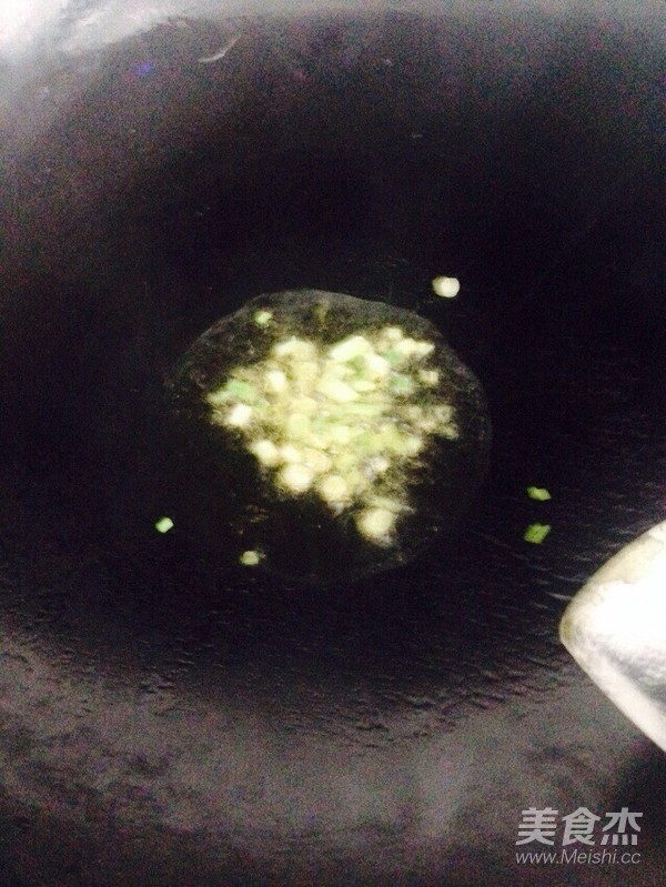 葱香蛋炒饭的做法步骤：4