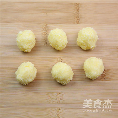 【七夕甜蜜浪漫表白】心形椰蓉面包的做法步骤:3