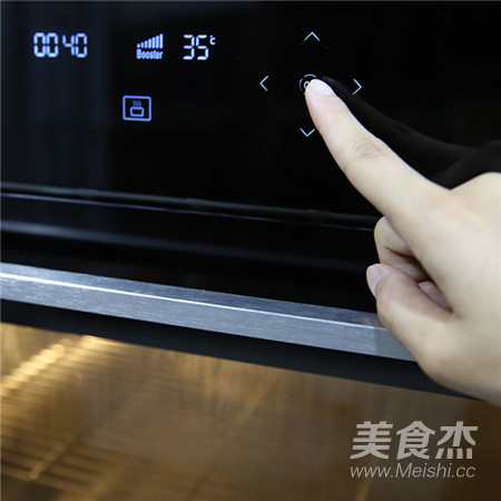 【七夕甜蜜浪漫表白】心形椰蓉面包的做法步骤:13