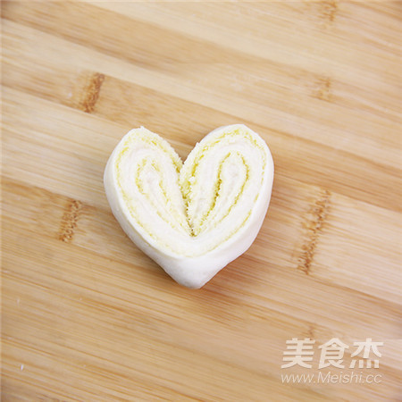 【七夕甜蜜浪漫表白】心形椰蓉面包的做法步骤:12