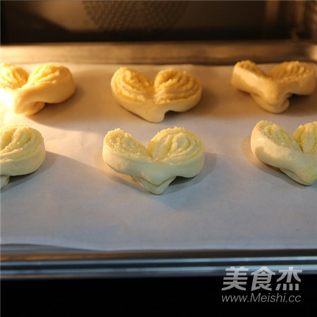 【七夕甜蜜浪漫表白】心形椰蓉面包的做法步骤:14