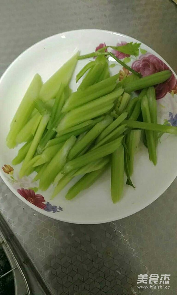 香干炒芹菜的做法步骤：5