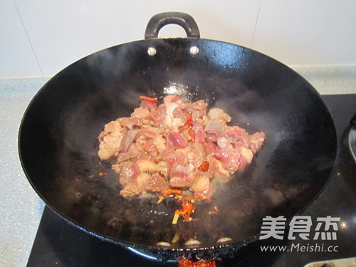 西北风味菜土豆炖羊肉的做法步骤：6