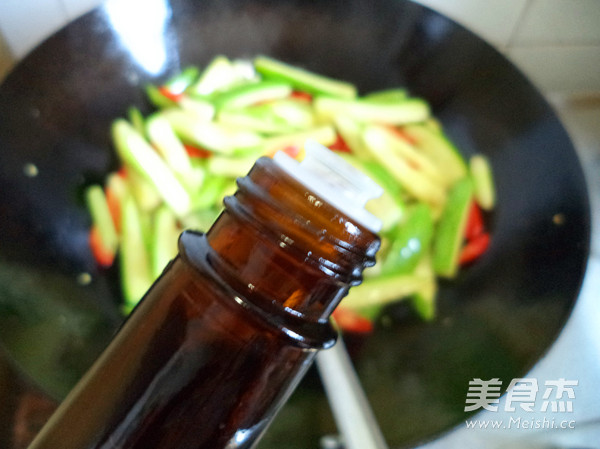小瓜炒腊肉的做法步骤：6