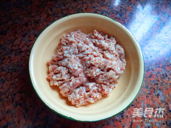 香葱鲜肉生煎包的做法步骤:2