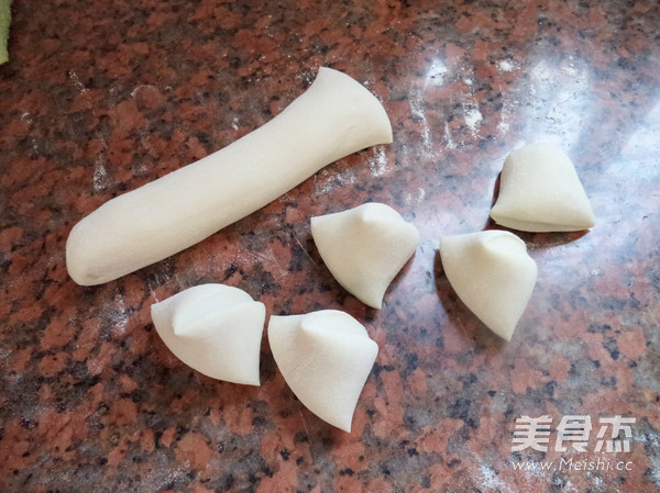 香葱鲜肉生煎包的做法步骤:6