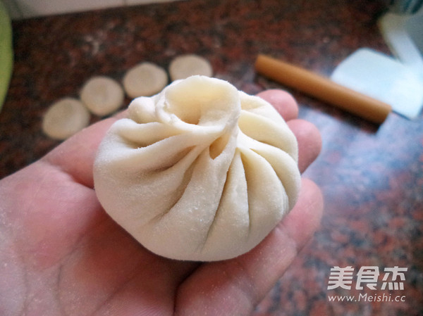 香葱鲜肉生煎包的做法步骤:9