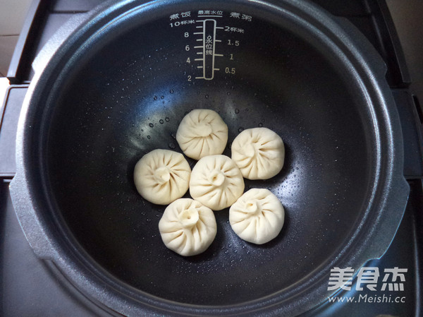 香葱鲜肉生煎包的做法步骤:10