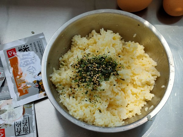 蛤蜊海苔蛋炒饭的做法步骤:2