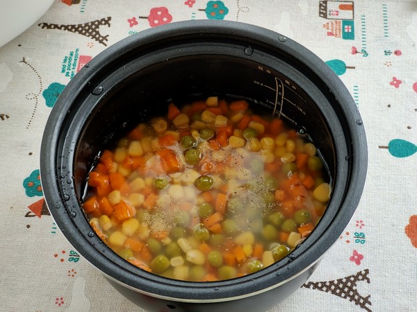 懒人香肠煲仔饭（电饭煲版）的做法步骤：3