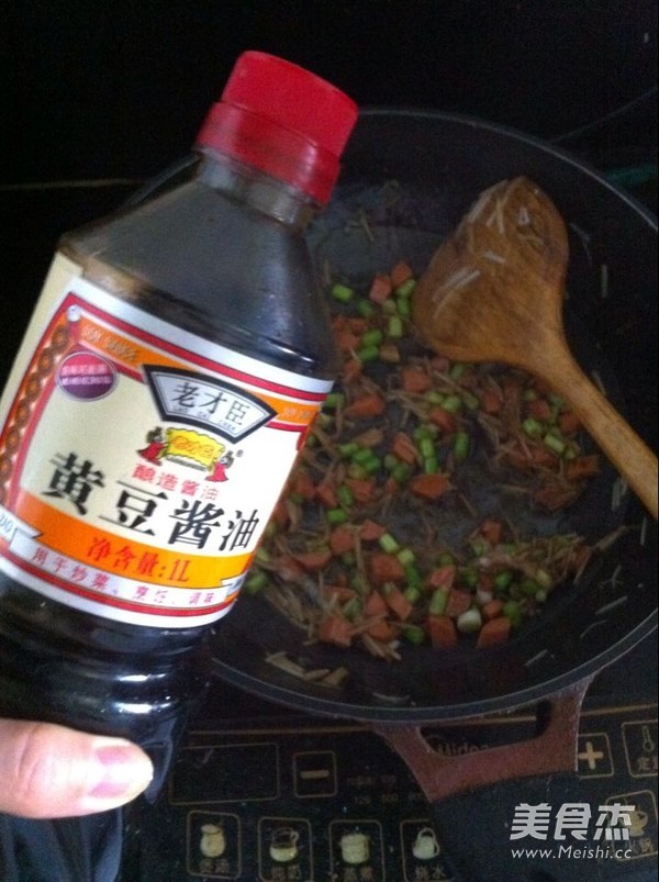 蔬菜炒方便面的做法步骤:4