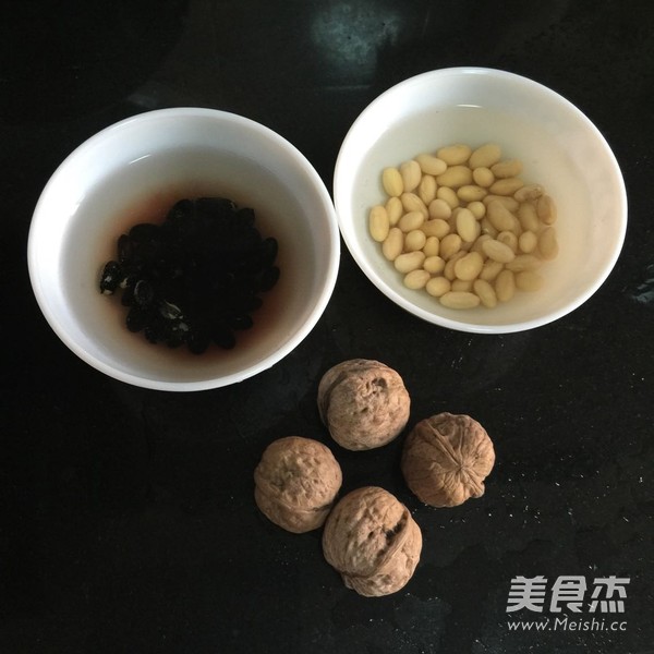 核桃黑豆豆浆的做法步骤：1