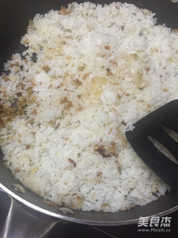 猪油渣酱油炒饭的做法步骤:4