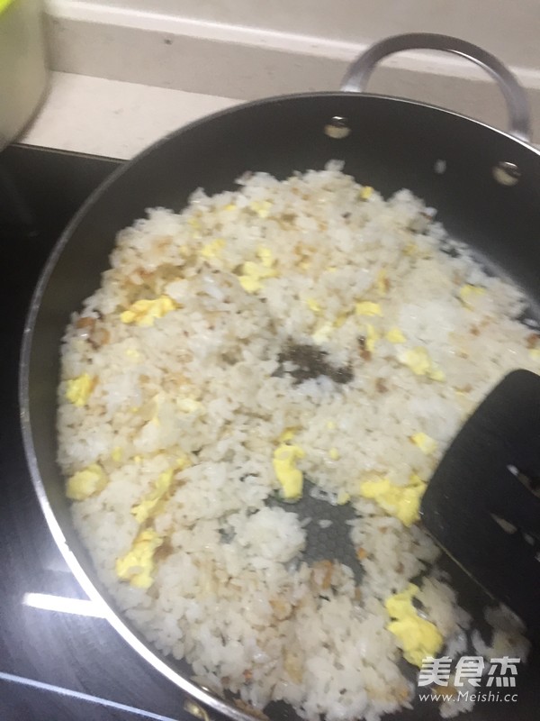 猪油渣酱油炒饭的做法步骤:5