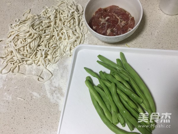 豆角焖面的做法步骤:2