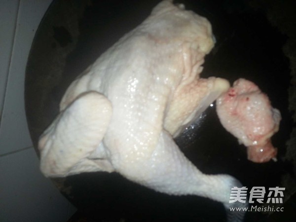 自创盐焗鸡的做法步骤：1