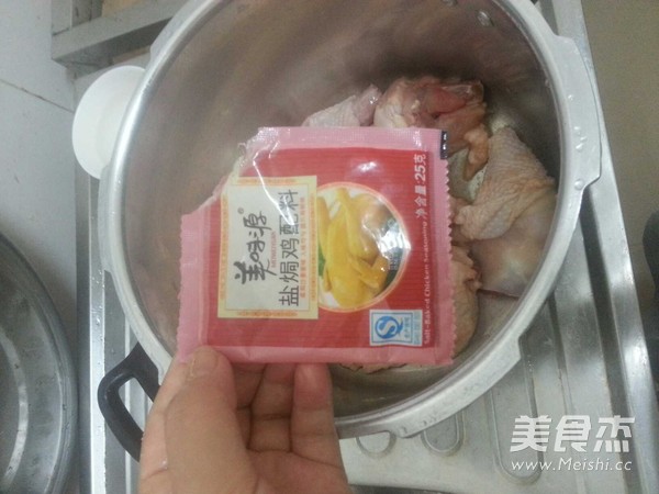 自创盐焗鸡的做法步骤：2