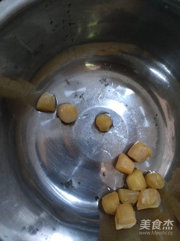 瑶柱鱿鱼干花肉豆角饭的做法步骤:3