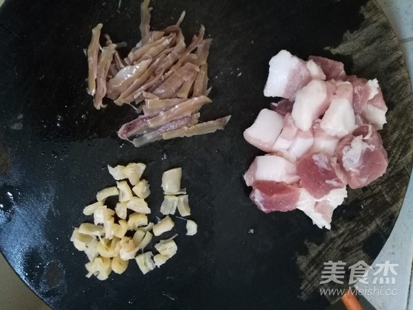 瑶柱鱿鱼干花肉豆角饭的做法步骤:6