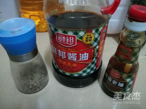 香菇鱿鱼炖猪脚的做法步骤：6