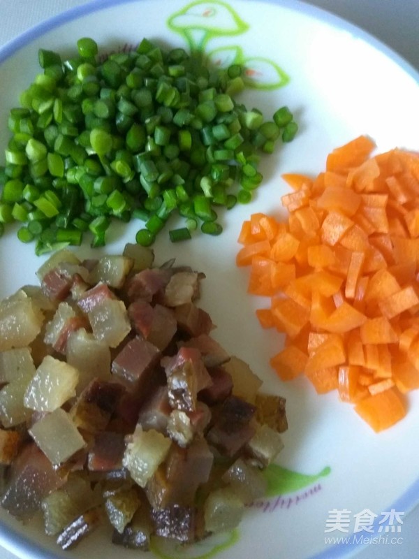腊肉炒饭的做法步骤:2