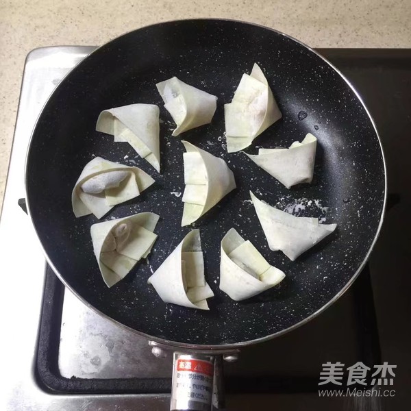 抱蛋馄饨的做法步骤：1