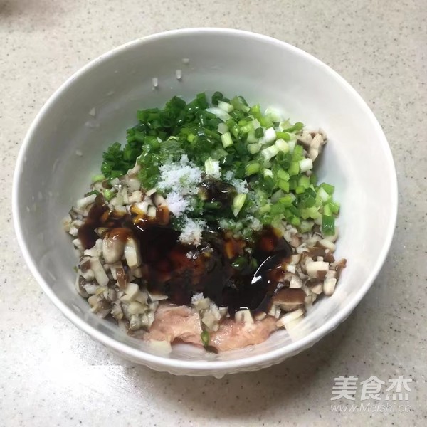 香菇鲜肉馄饨的做法步骤：7