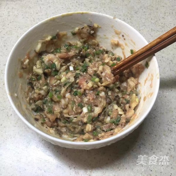 香菇鲜肉馄饨的做法步骤：8