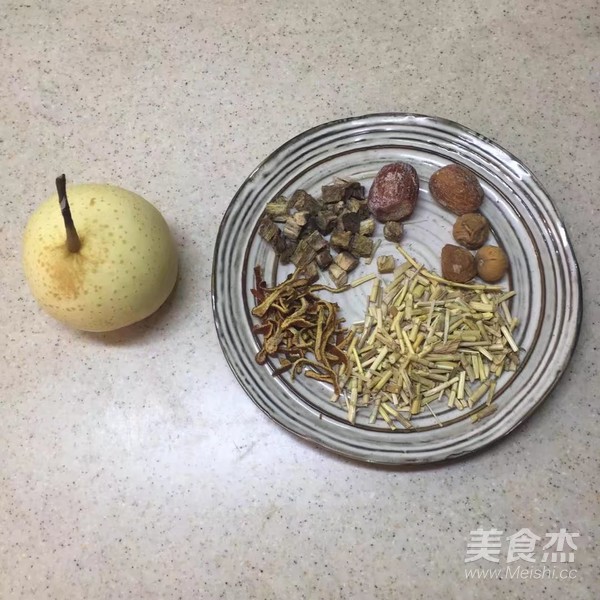 茅根雪梨水的做法步骤：1