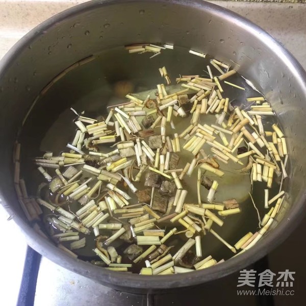 茅根雪梨水的做法步骤:4