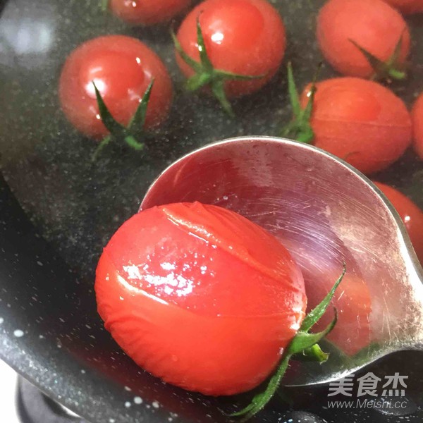 咸梅渍圣女果的做法步骤:2