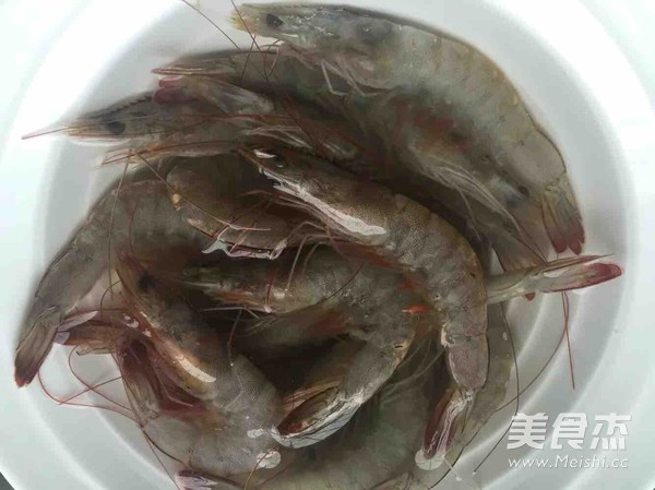 猪肉三鲜大馅水饺的做法步骤：2