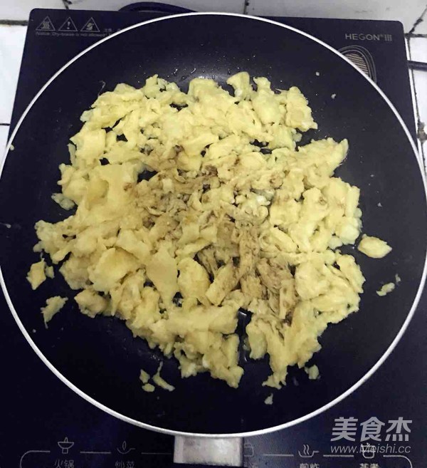赛螃蟹（炒鸡蛋）的做法步骤：5