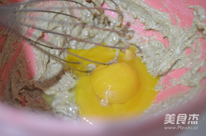 黄豆粉戚风蛋糕(6寸)的做法步骤:4
