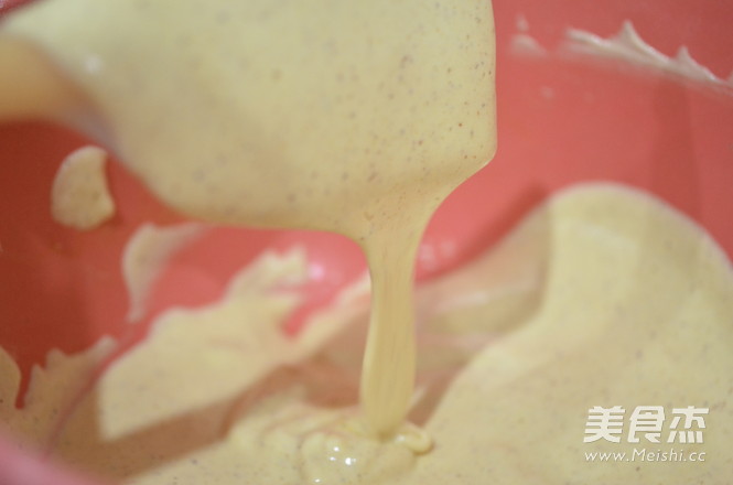 黄豆粉戚风蛋糕(6寸)的做法步骤:9
