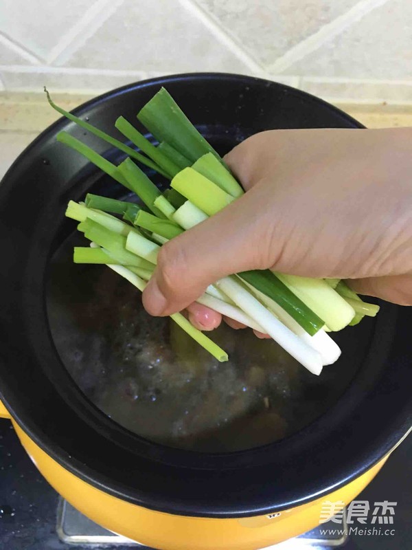 番茄炖土豆牛肉汤的做法步骤：11