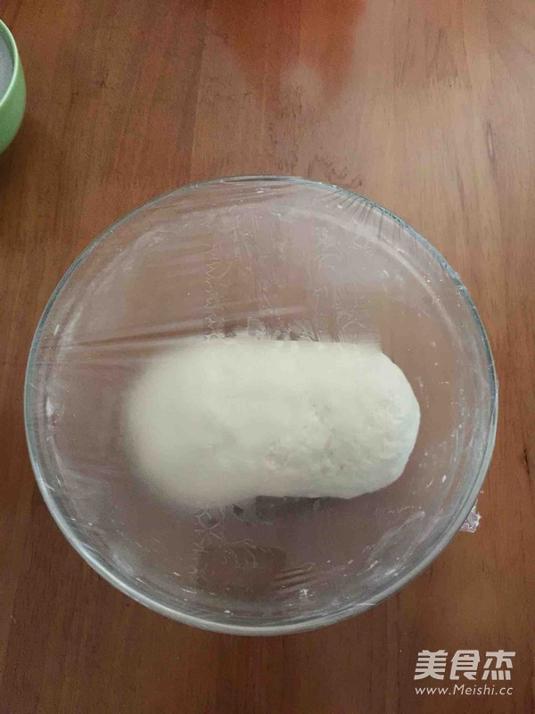 牛肉芹菜包子的做法步骤：1