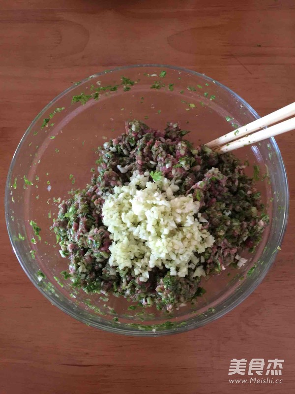 牛肉芹菜包子的做法步骤:6