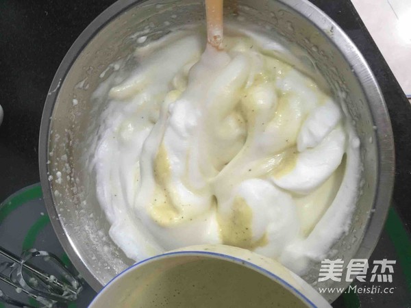 酸奶戚风蛋糕的做法步骤:9