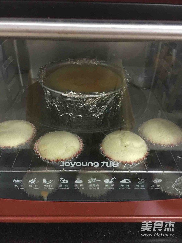 酸奶戚风蛋糕的做法步骤:12