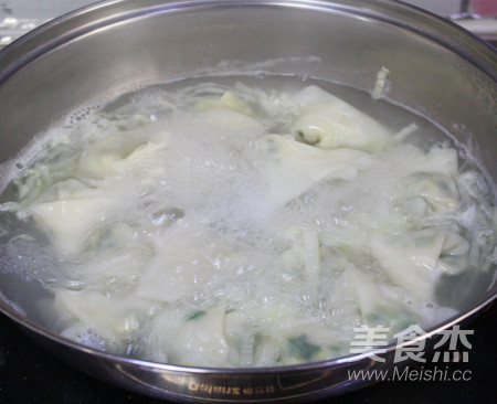 猪肉韭菜馄饨的做法步骤：11