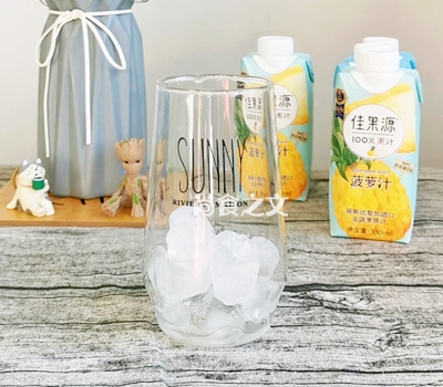 5分钟搞定高颜值滴菠萝雪桃鸡尾酒~的做法步骤:6