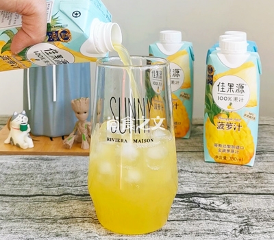 5分钟搞定高颜值滴菠萝雪桃鸡尾酒~的做法步骤:7