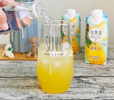 5分钟搞定高颜值滴菠萝雪桃鸡尾酒~的做法步骤:8