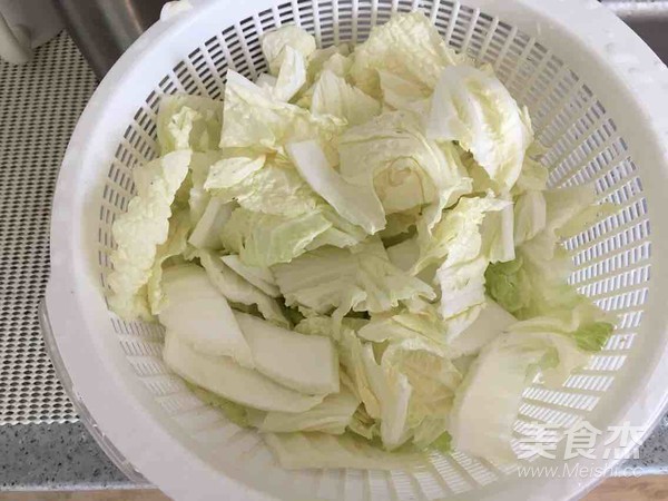 白菜炒牛肉的做法步骤:2