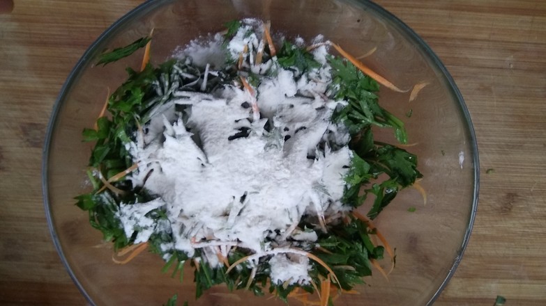 蒜香芹菜叶的做法步骤:3